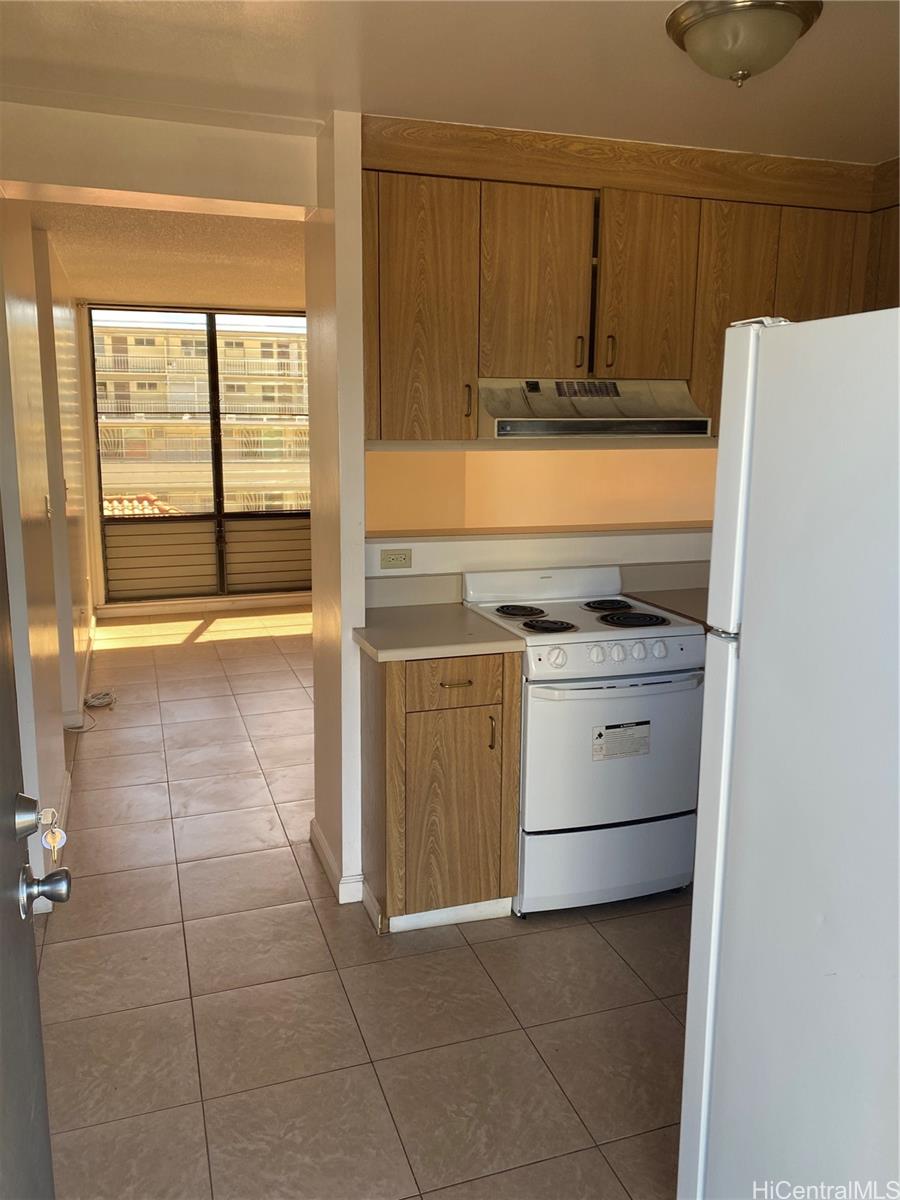 1709 S Beretania St Honolulu - Rental - photo 2 of 12