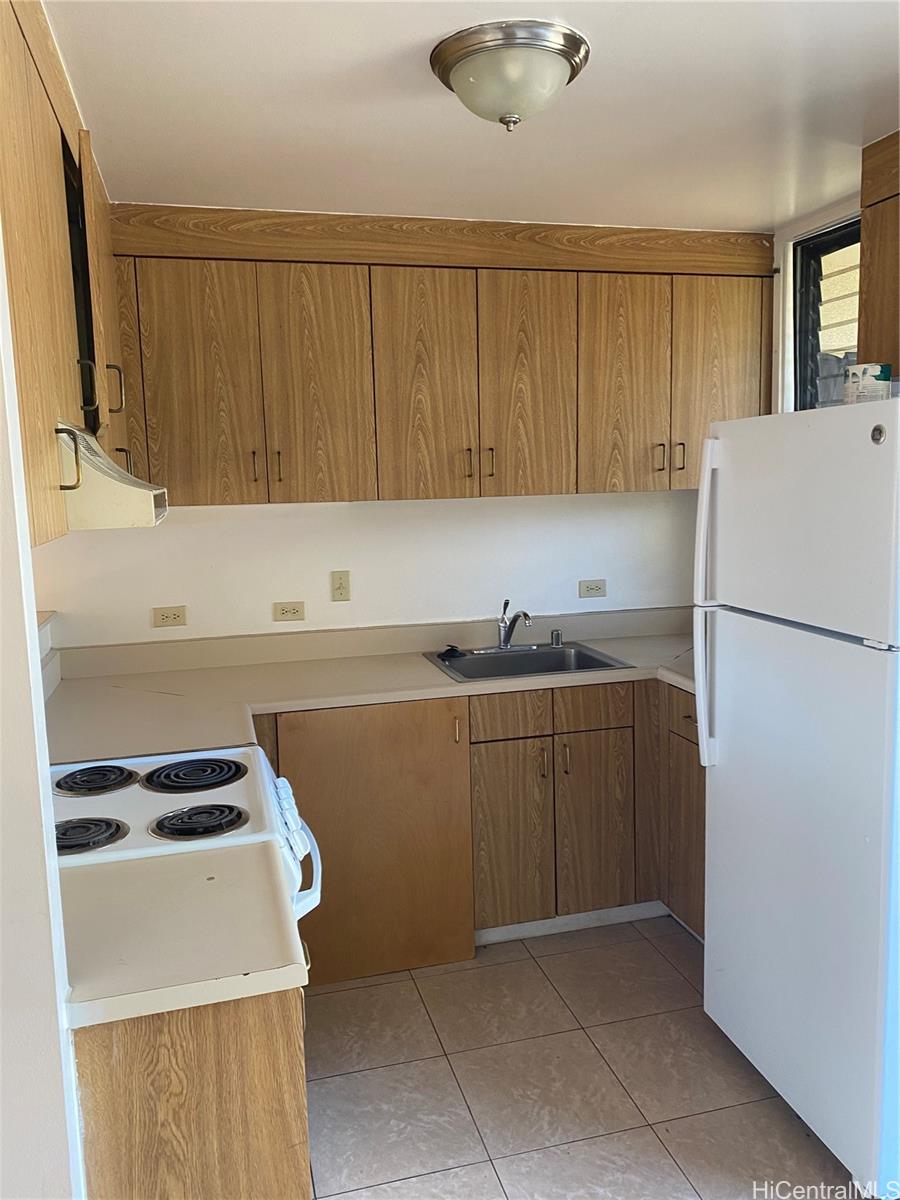 1709 S Beretania St Honolulu - Rental - photo 3 of 12