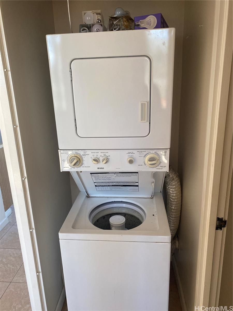 1709 S Beretania St Honolulu - Rental - photo 9 of 12