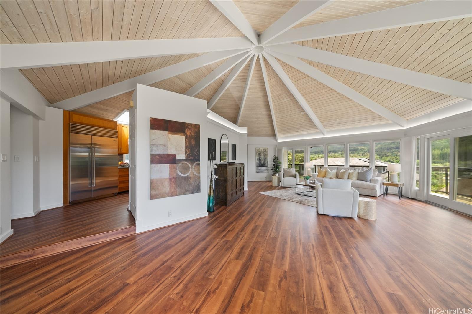 171  Waokanaka Place Old Pali, Honolulu home - photo 2 of 25