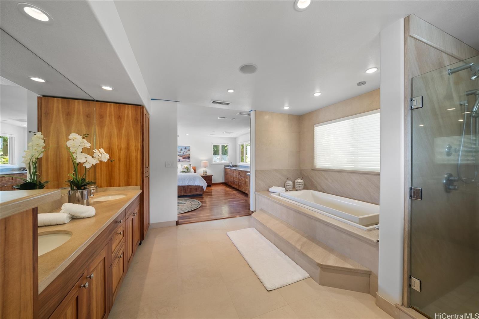 171  Waokanaka Place Old Pali, Honolulu home - photo 21 of 25