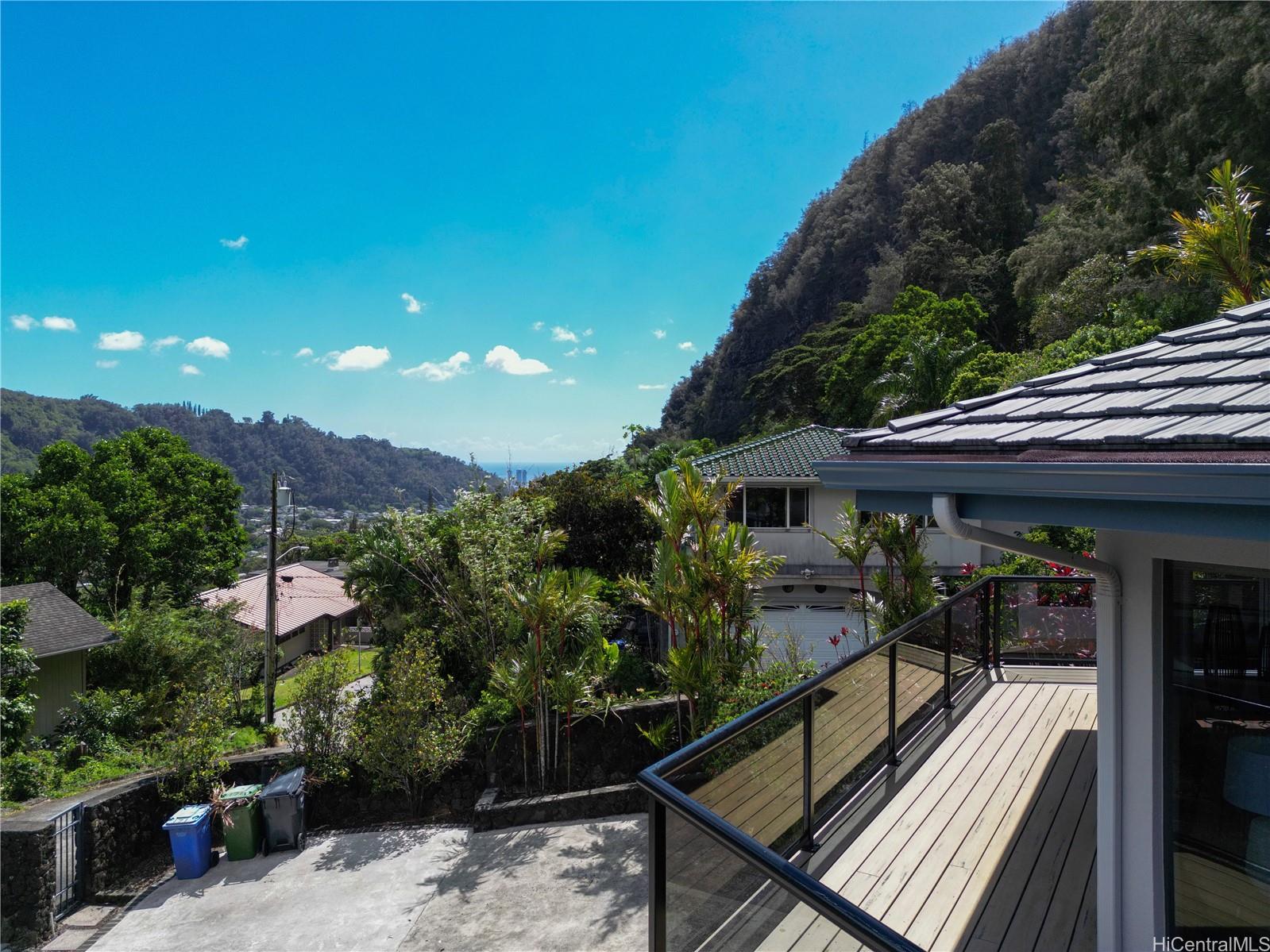 171  Waokanaka Place Old Pali, Honolulu home - photo 23 of 25