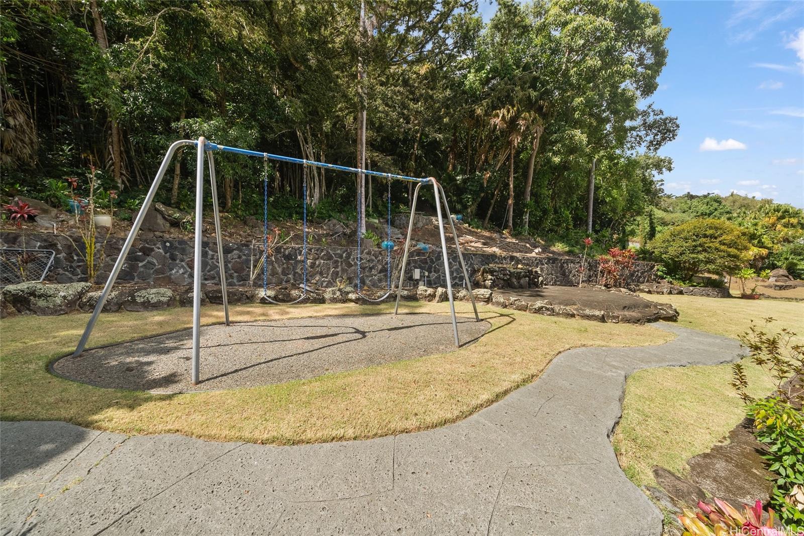 171  Waokanaka Place Old Pali, Honolulu home - photo 24 of 25