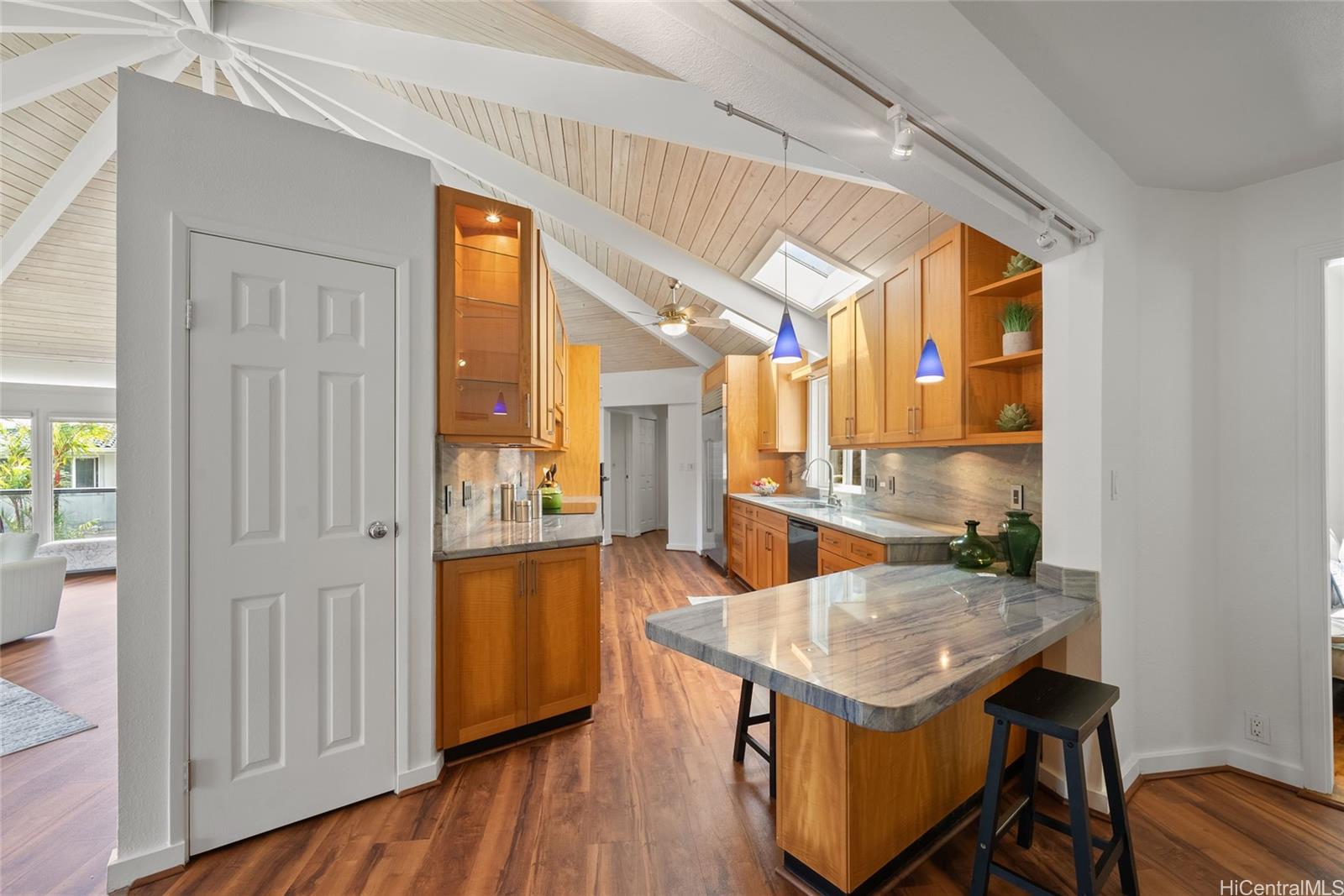 171  Waokanaka Place Old Pali, Honolulu home - photo 7 of 25