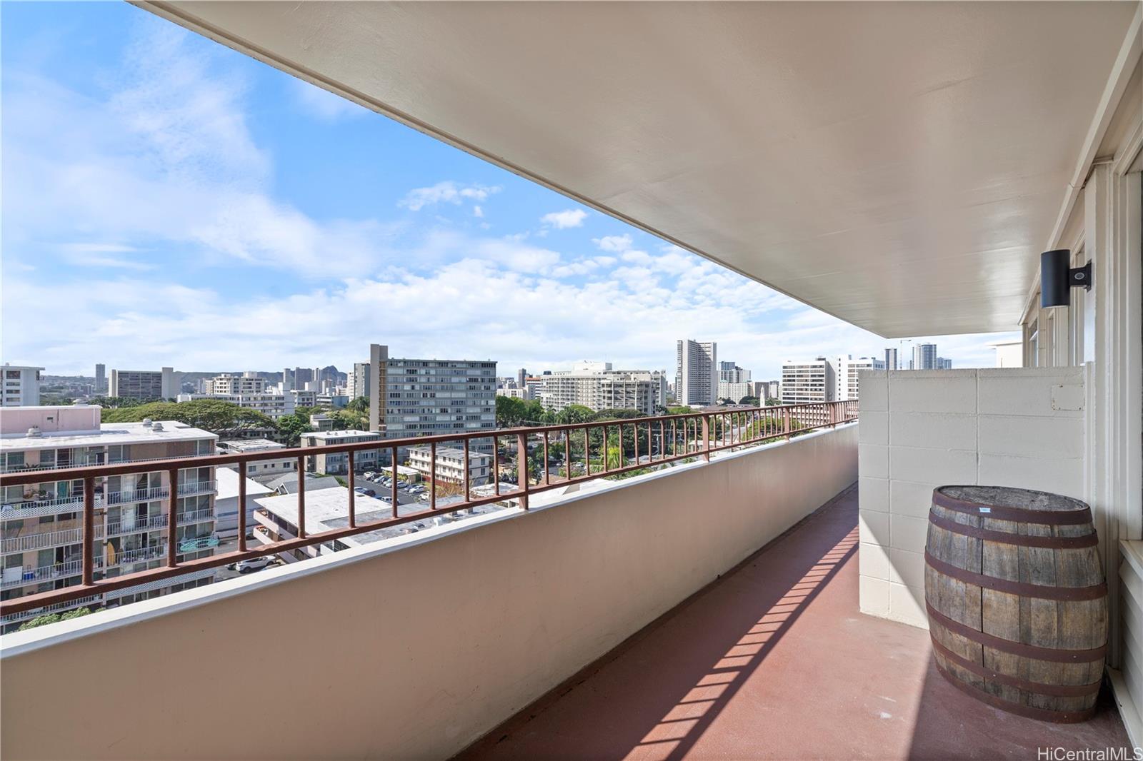 Punahou Hale/Oahuan Tower L condo # 1005, Honolulu, Hawaii - photo 14 of 22