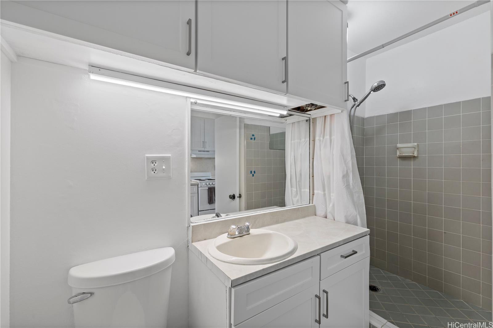 Punahou Hale/Oahuan Tower L condo # 1005, Honolulu, Hawaii - photo 14 of 22