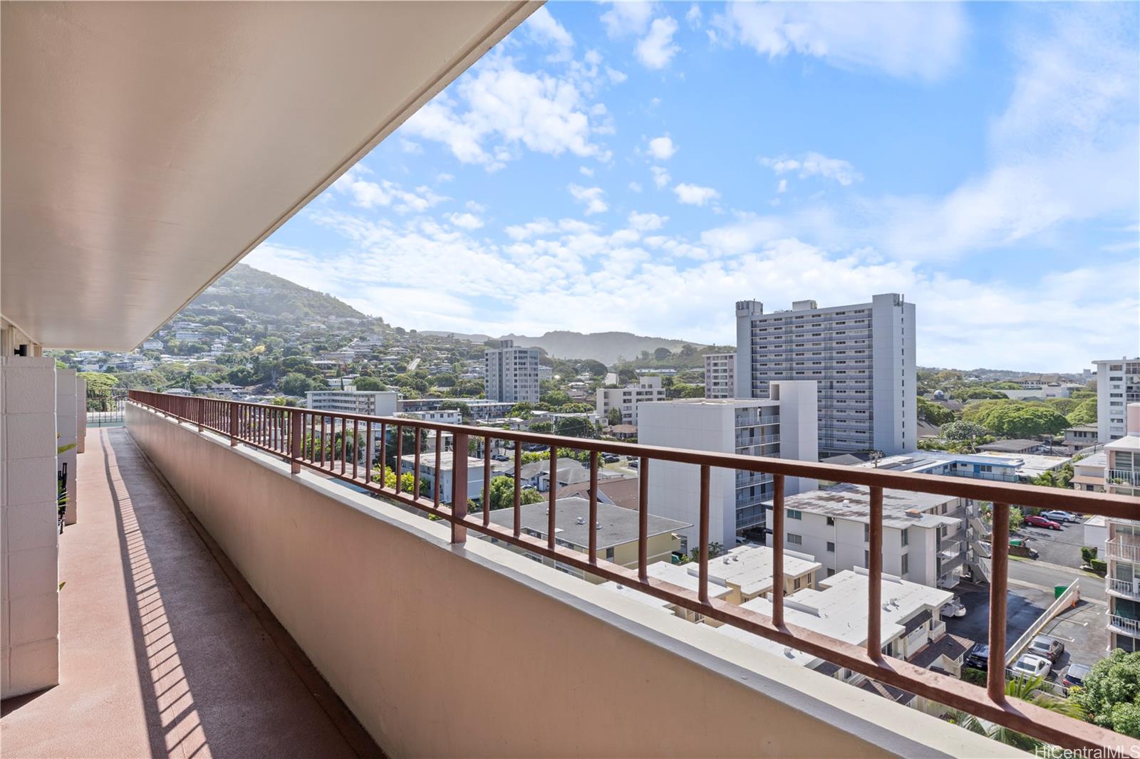 Punahou Hale/Oahuan Tower L condo # 1005, Honolulu, Hawaii - photo 16 of 22