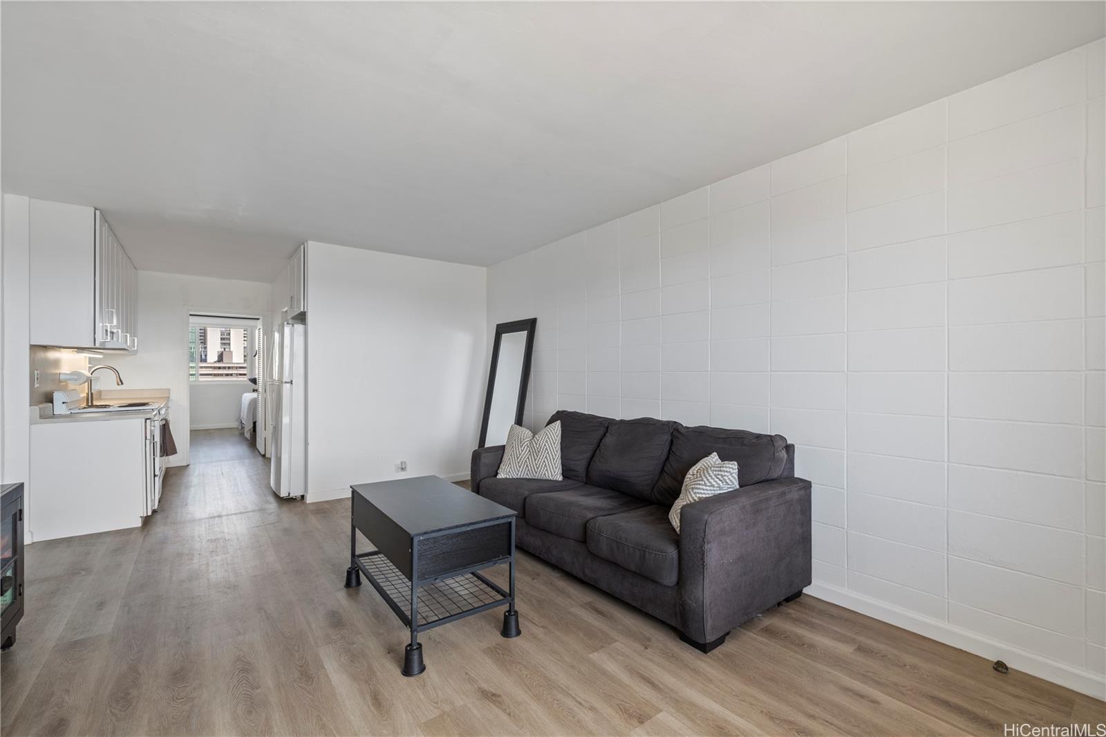 Punahou Hale/Oahuan Tower L condo # 1005, Honolulu, Hawaii - photo 4 of 22