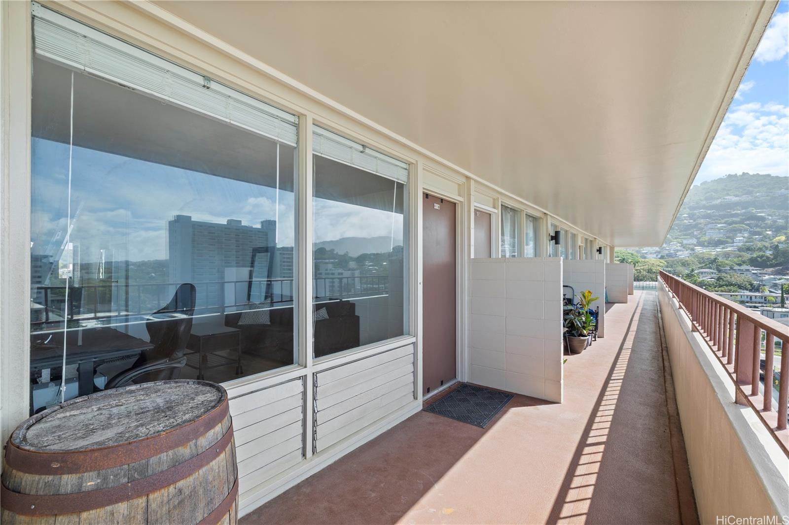 Punahou Hale/Oahuan Tower L condo # 1005, Honolulu, Hawaii - photo 6 of 22