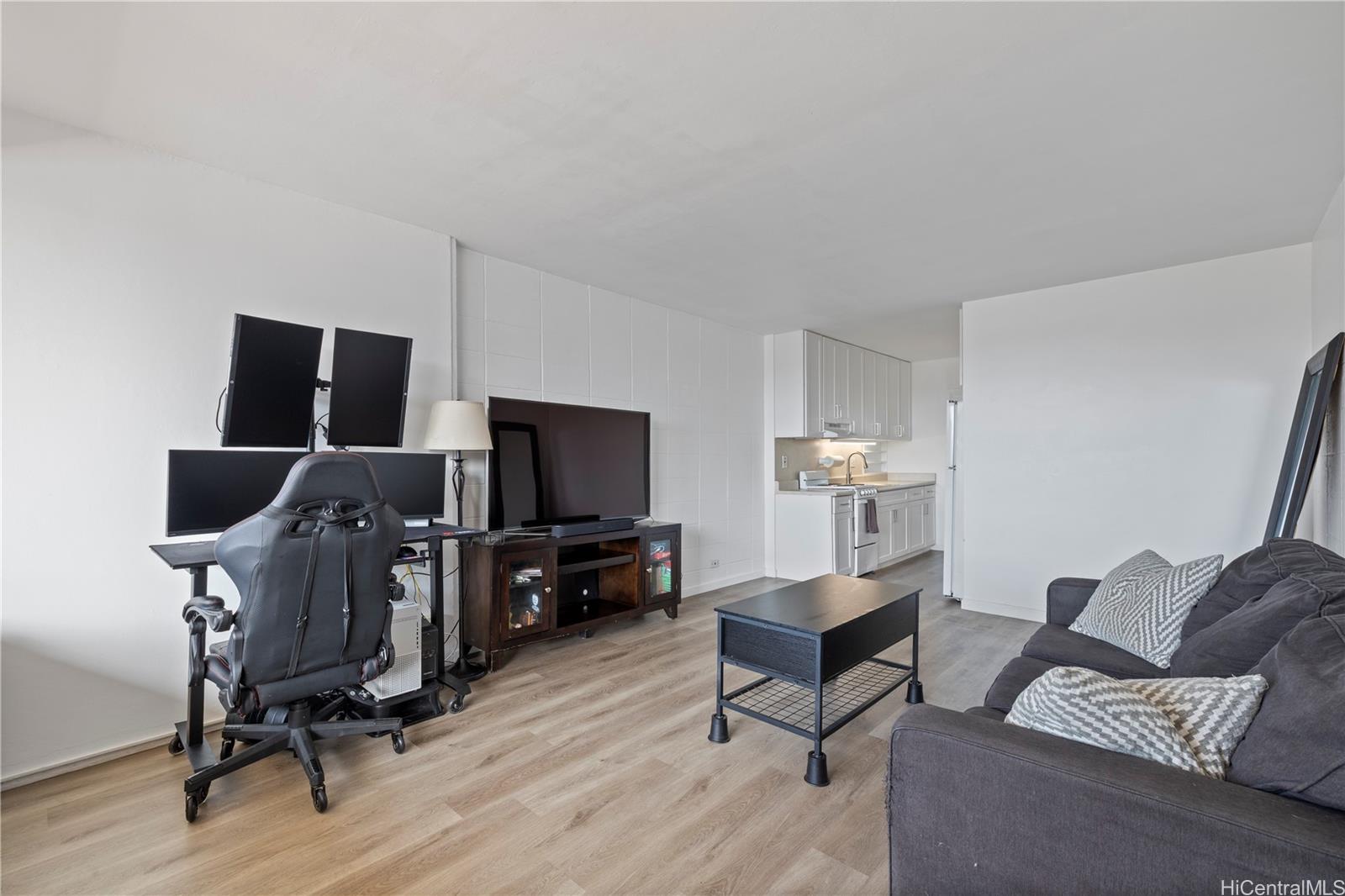 Punahou Hale/Oahuan Tower L condo # 1005, Honolulu, Hawaii - photo 10 of 22