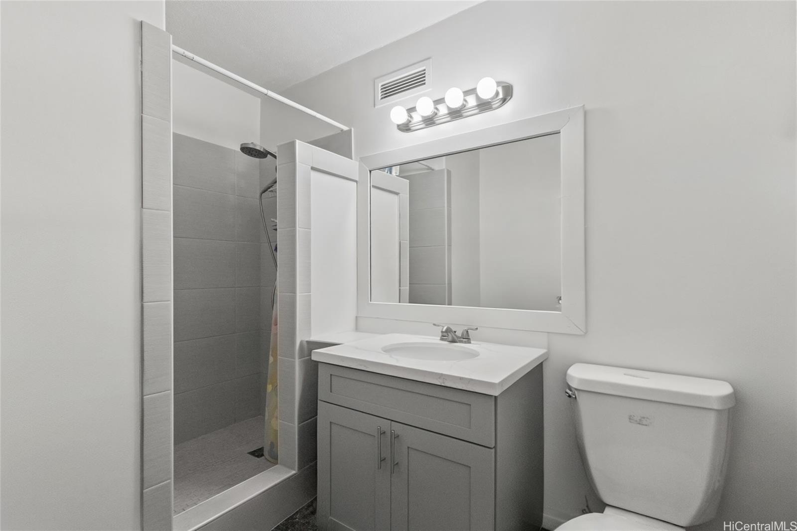 Punahou Hale/Oahuan Tower L condo # 301, Honolulu, Hawaii - photo 13 of 25