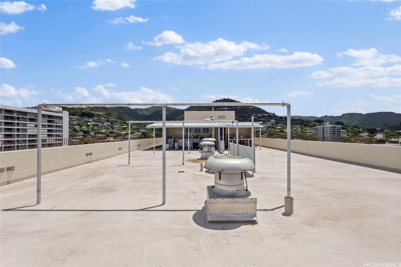 Punahou Hale/Oahuan Tower L condo # 301, Honolulu, Hawaii - photo 16 of 25