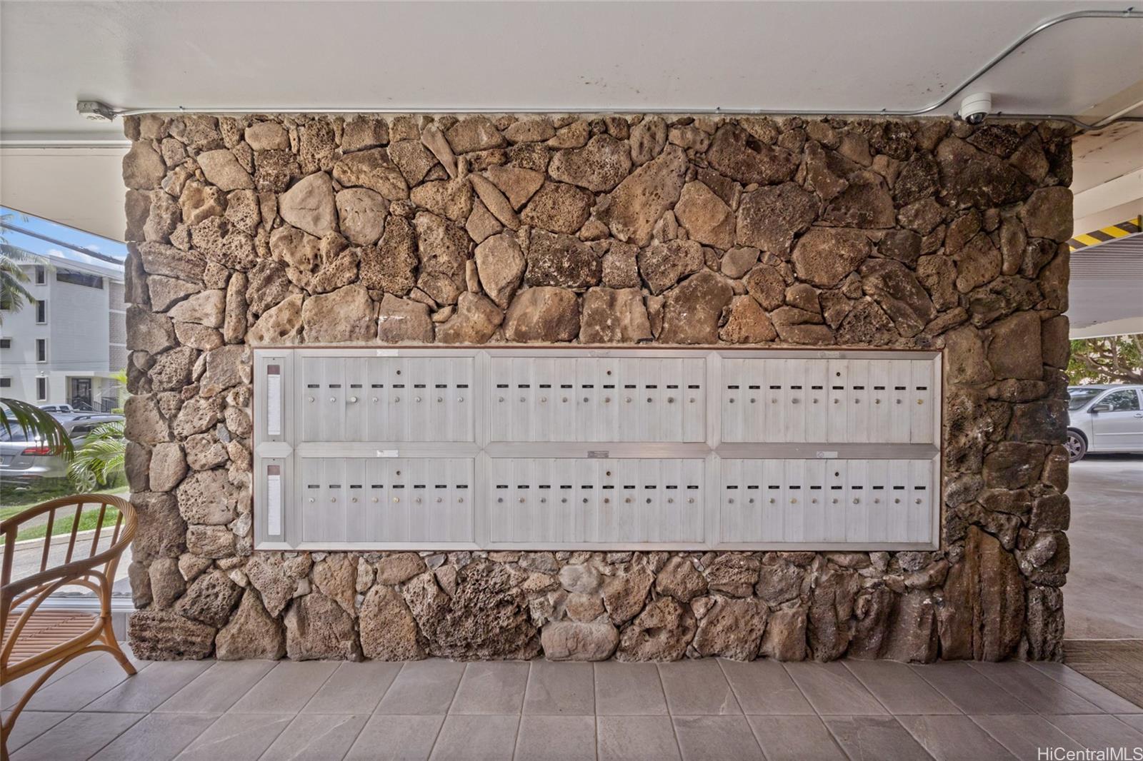 Punahou Hale/Oahuan Tower L condo # 301, Honolulu, Hawaii - photo 18 of 25