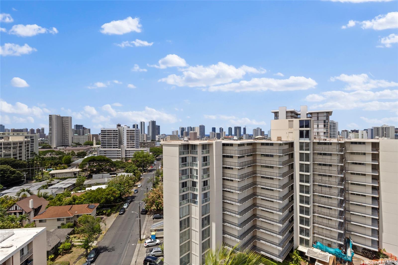 Punahou Hale/Oahuan Tower L condo # 301, Honolulu, Hawaii - photo 20 of 25