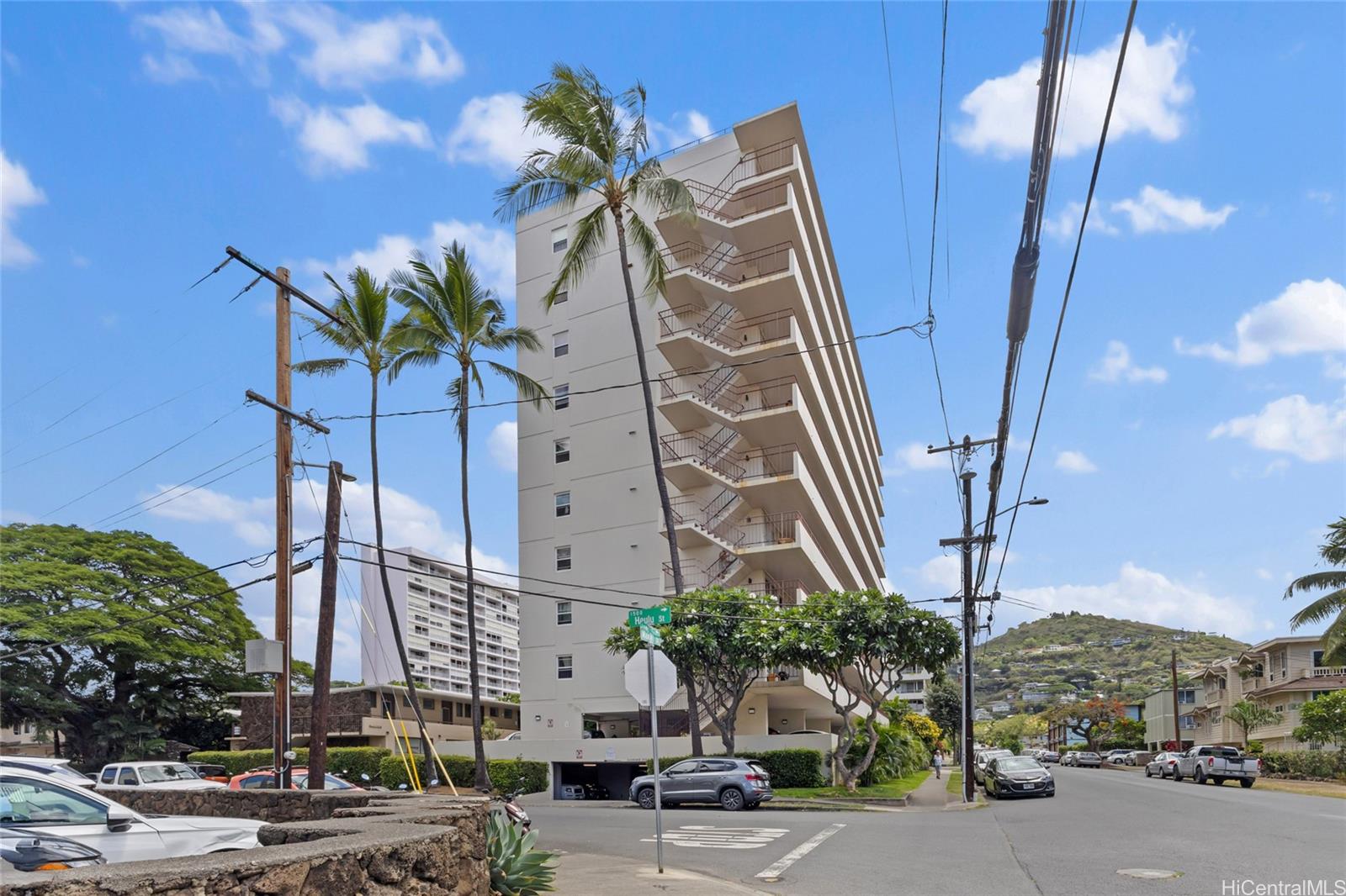 Punahou Hale/Oahuan Tower L condo # 301, Honolulu, Hawaii - photo 21 of 25