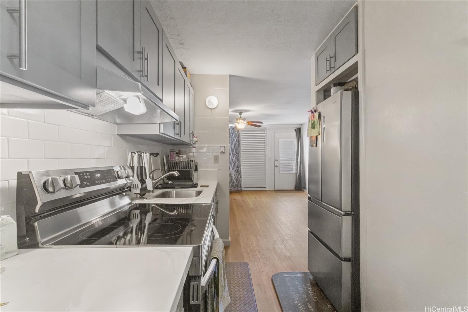 Punahou Hale/Oahuan Tower L condo # 301, Honolulu, Hawaii - photo 5 of 25