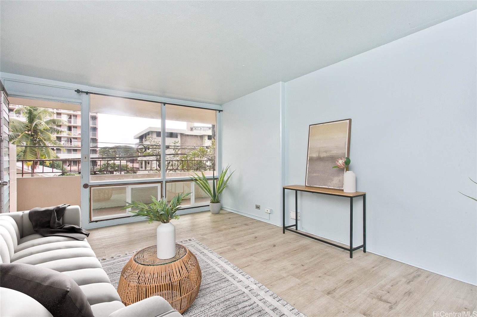 Punahou Hale/Oahuan Tower L condo # 307, Honolulu, Hawaii - photo 2 of 13