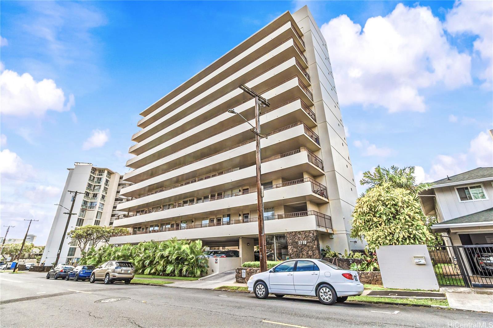 Punahou Hale/Oahuan Tower L condo # 307, Honolulu, Hawaii - photo 11 of 13