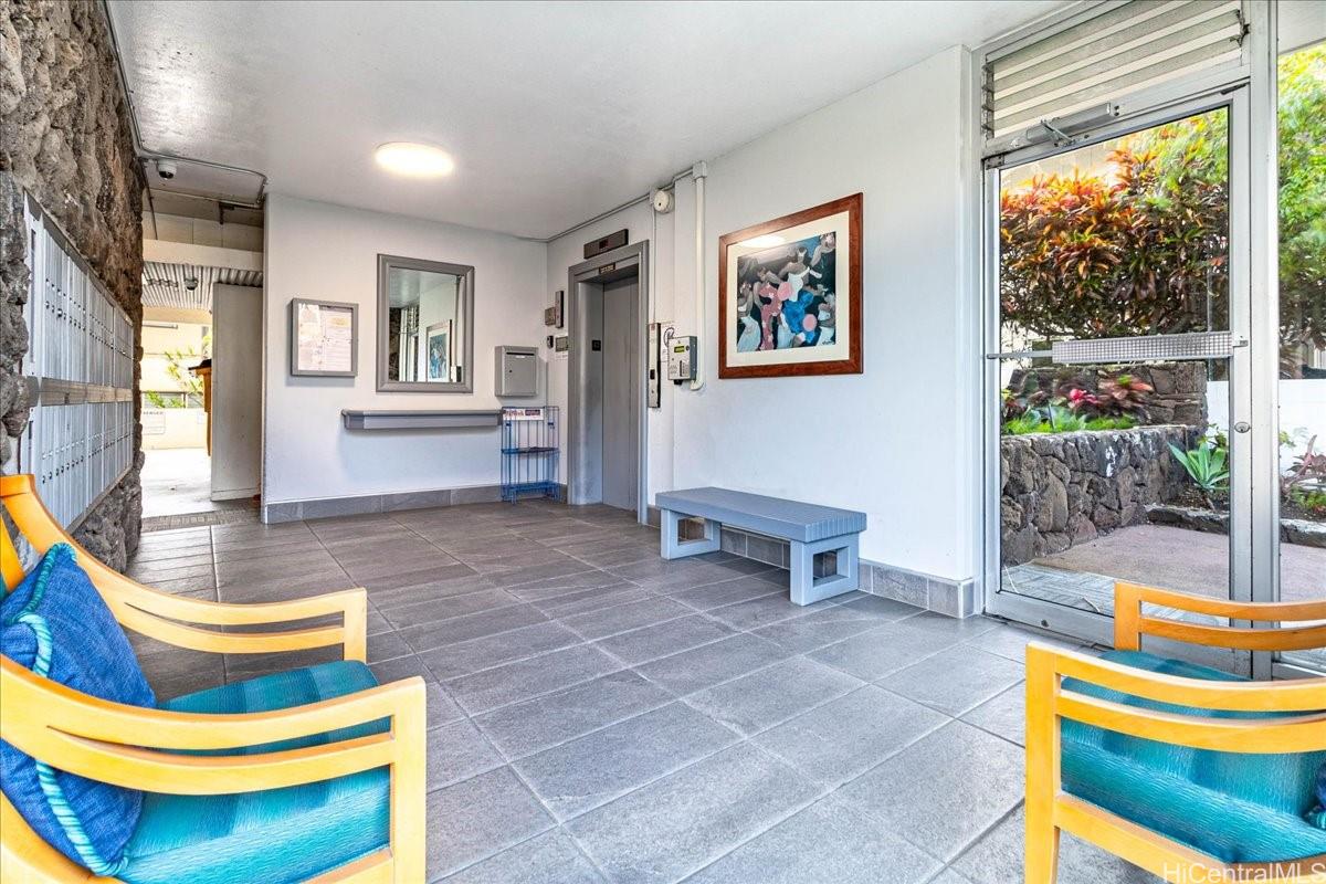 Punahou Hale/Oahuan Tower L condo # 307, Honolulu, Hawaii - photo 13 of 13