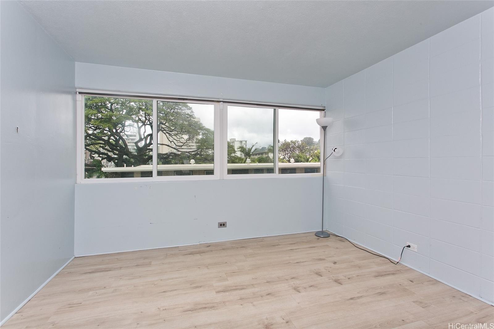 Punahou Hale/Oahuan Tower L condo # 307, Honolulu, Hawaii - photo 6 of 13