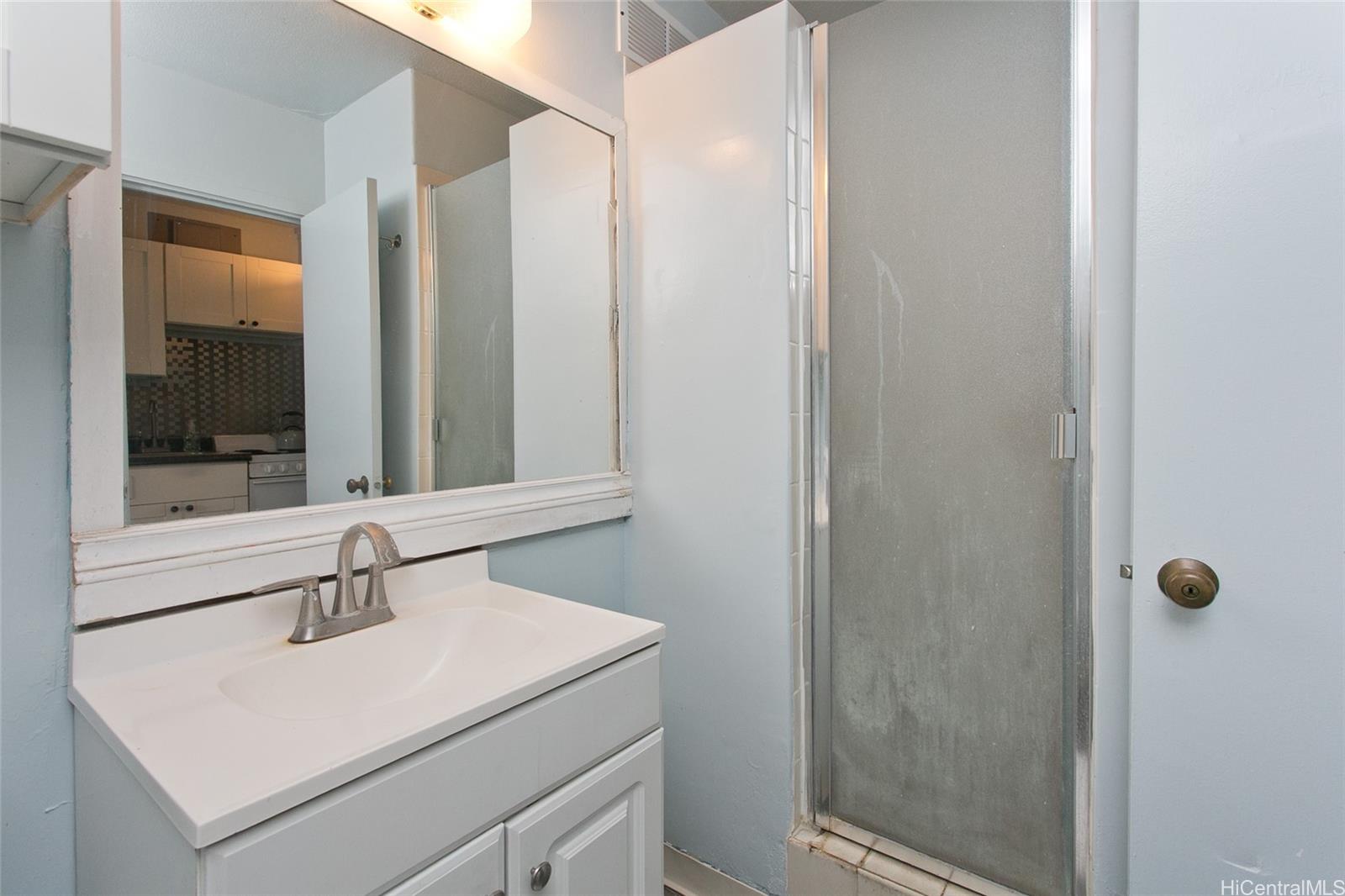 Punahou Hale/Oahuan Tower L condo # 307, Honolulu, Hawaii - photo 8 of 13