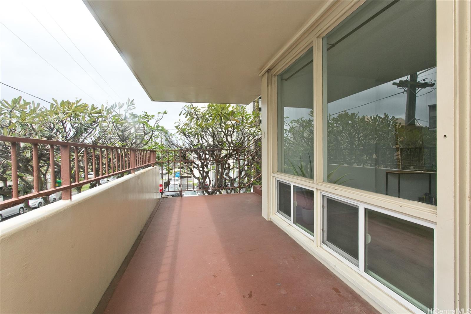 Punahou Hale/Oahuan Tower L condo # 307, Honolulu, Hawaii - photo 9 of 13