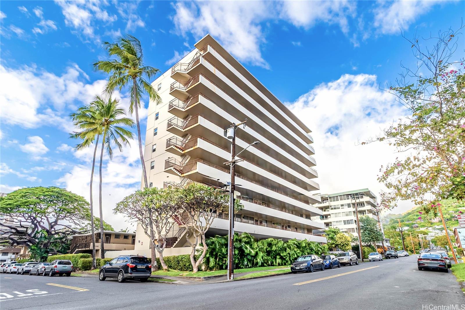 Punahou Hale/Oahuan Tower L condo # 307, Honolulu, Hawaii - photo 10 of 13