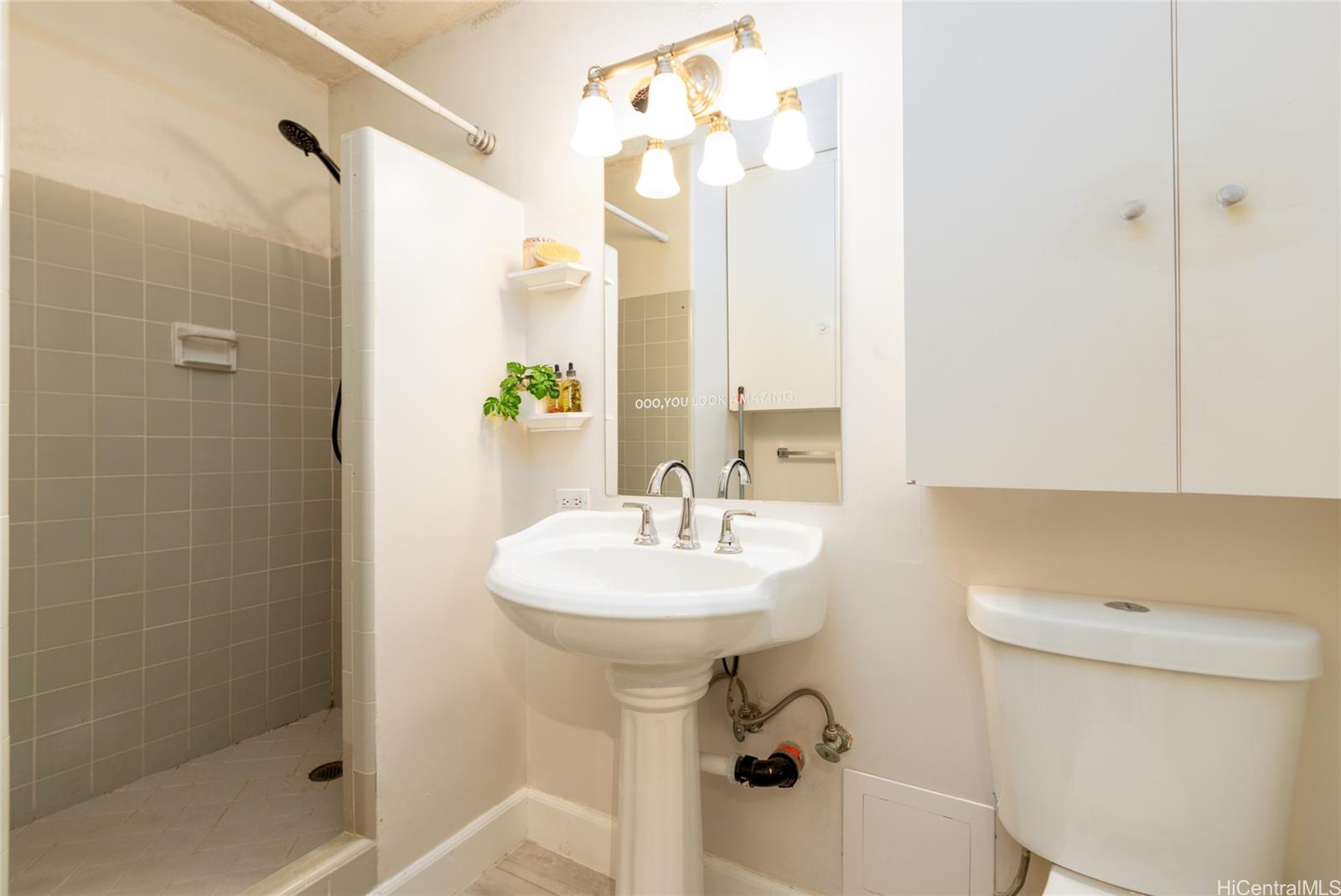 Punahou Hale/Oahuan Tower L condo # 401, Honolulu, Hawaii - photo 12 of 17