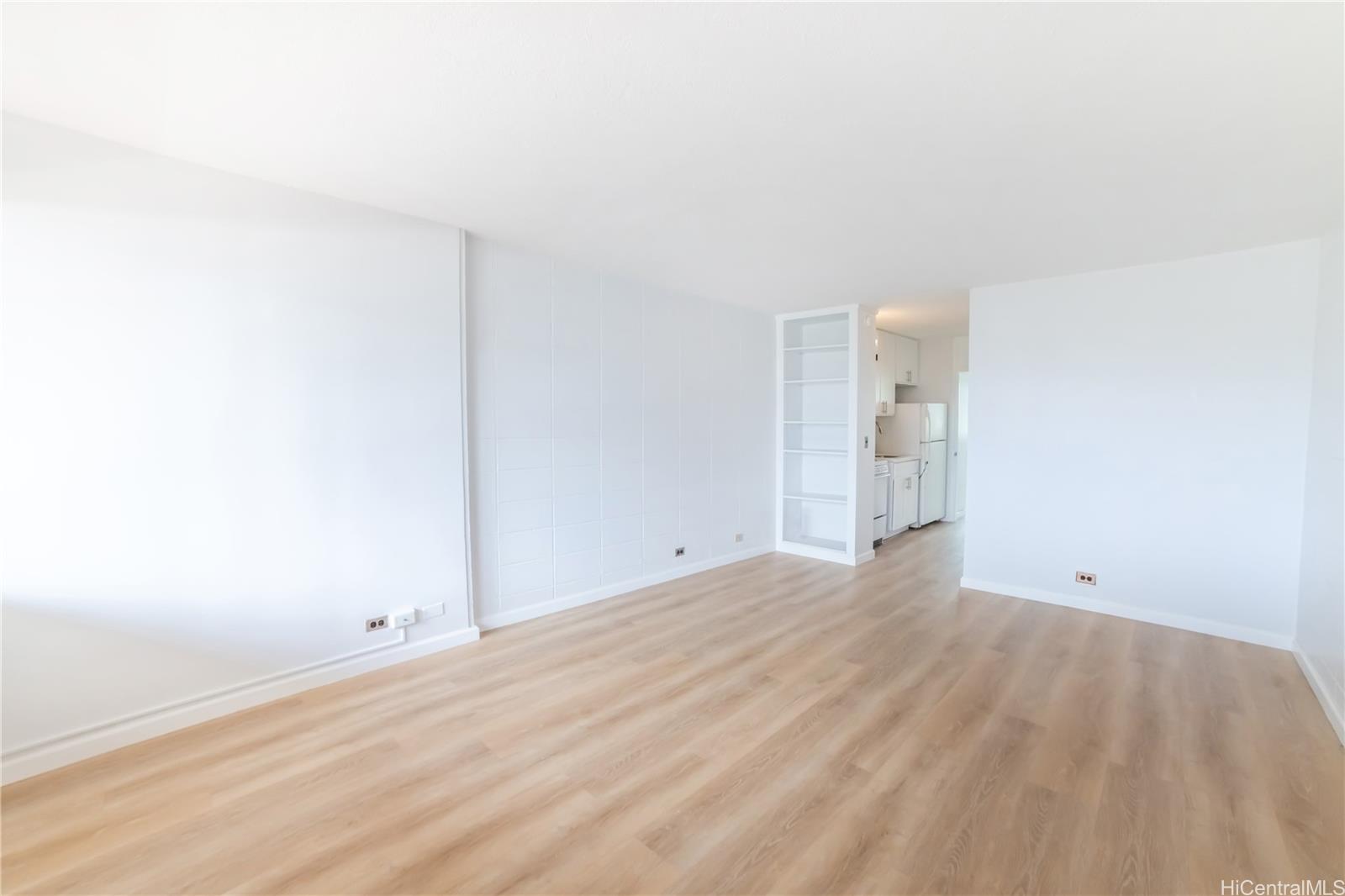 Punahou Hale/Oahuan Tower L condo # 605, Honolulu, Hawaii - photo 2 of 23