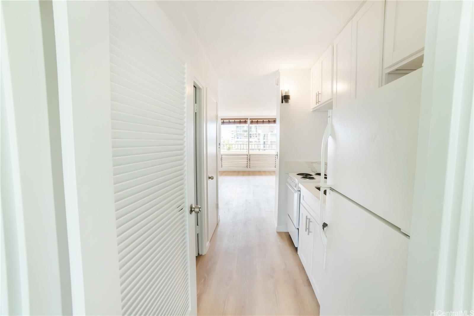 Punahou Hale/Oahuan Tower L condo # 605, Honolulu, Hawaii - photo 11 of 23