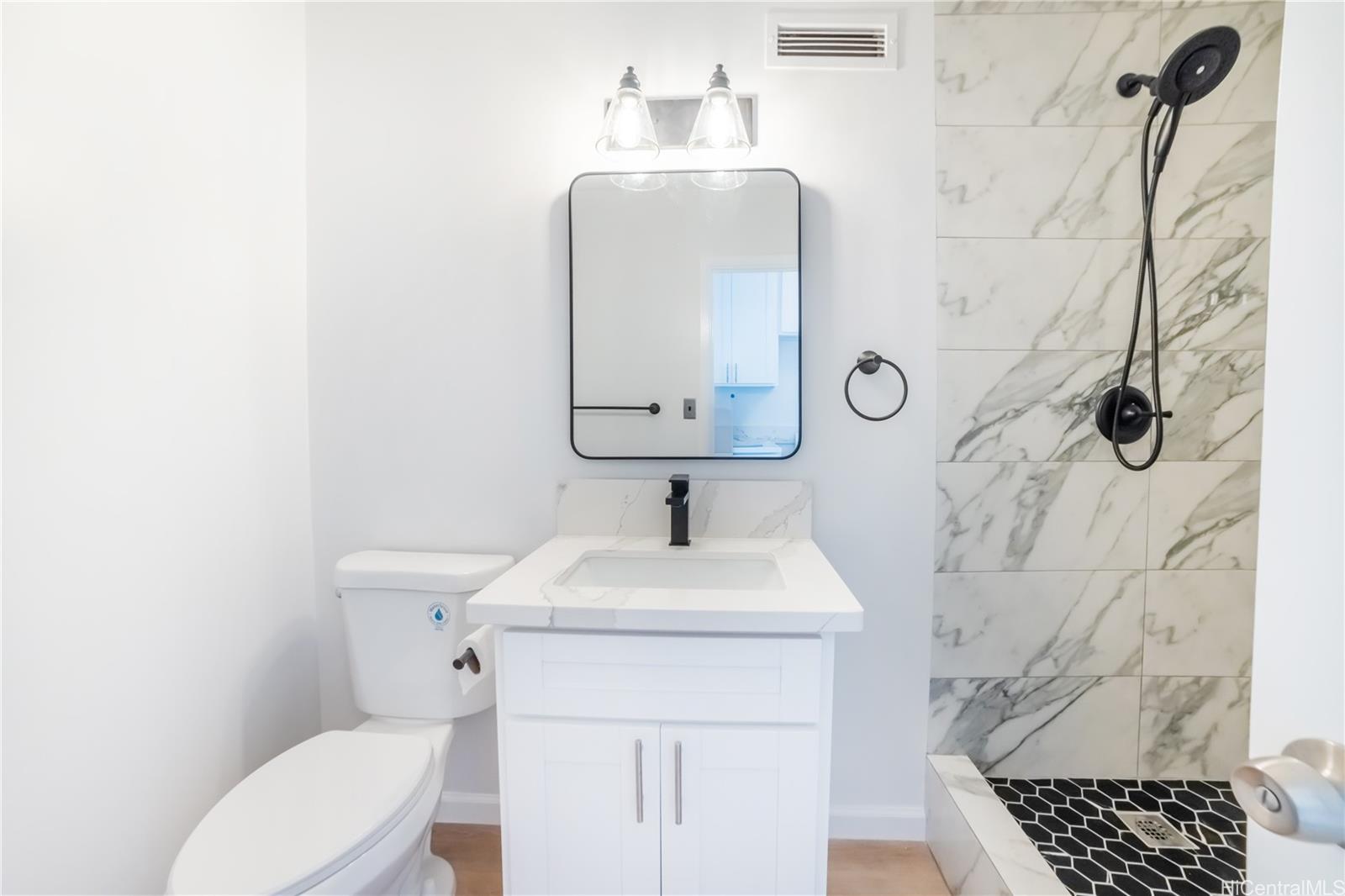 Punahou Hale/Oahuan Tower L condo # 605, Honolulu, Hawaii - photo 12 of 23