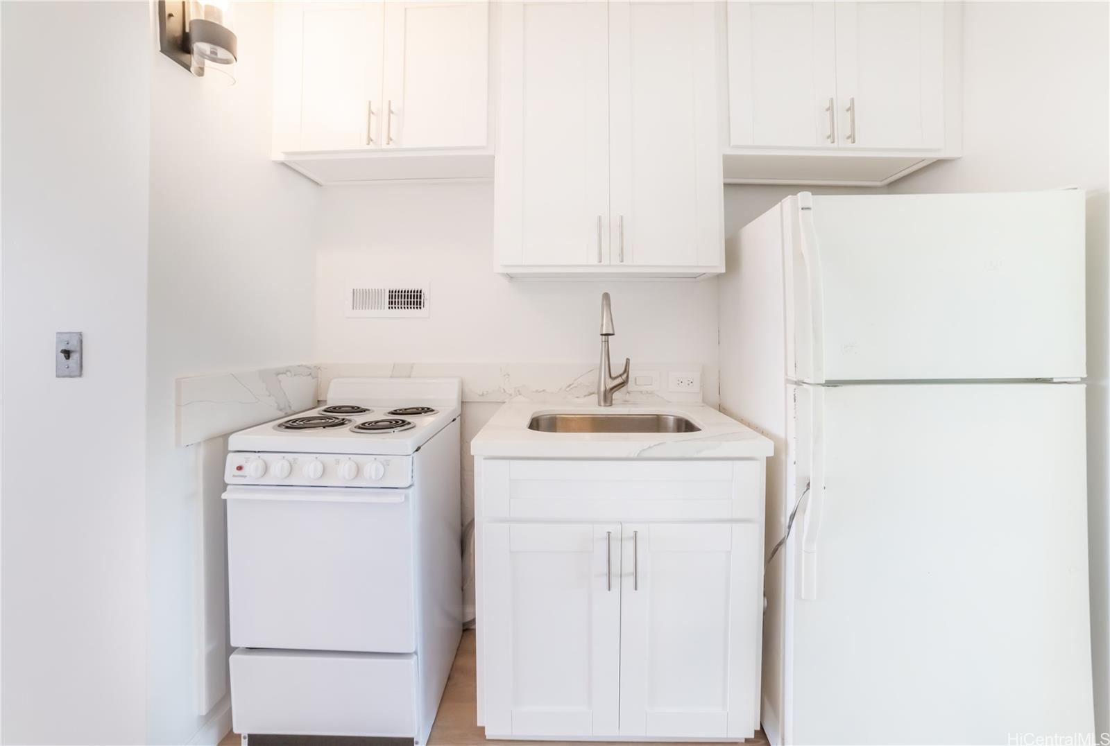 Punahou Hale/Oahuan Tower L condo # 605, Honolulu, Hawaii - photo 15 of 23