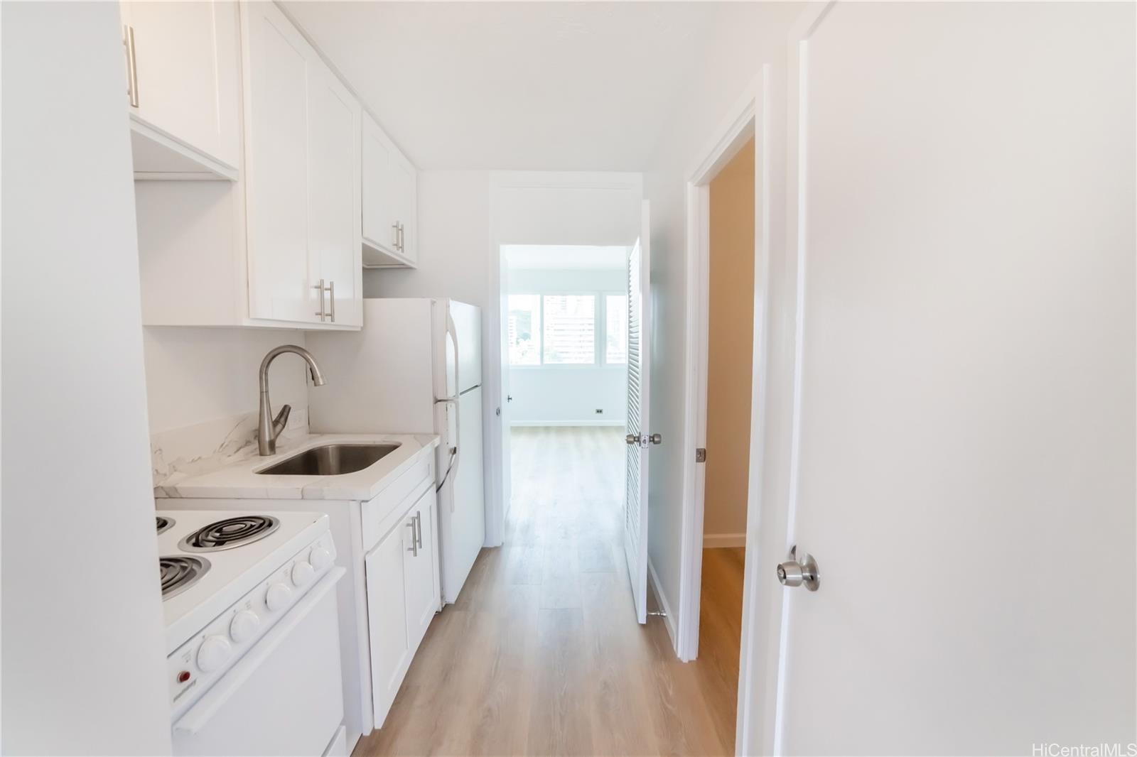 Punahou Hale/Oahuan Tower L condo # 605, Honolulu, Hawaii - photo 16 of 23