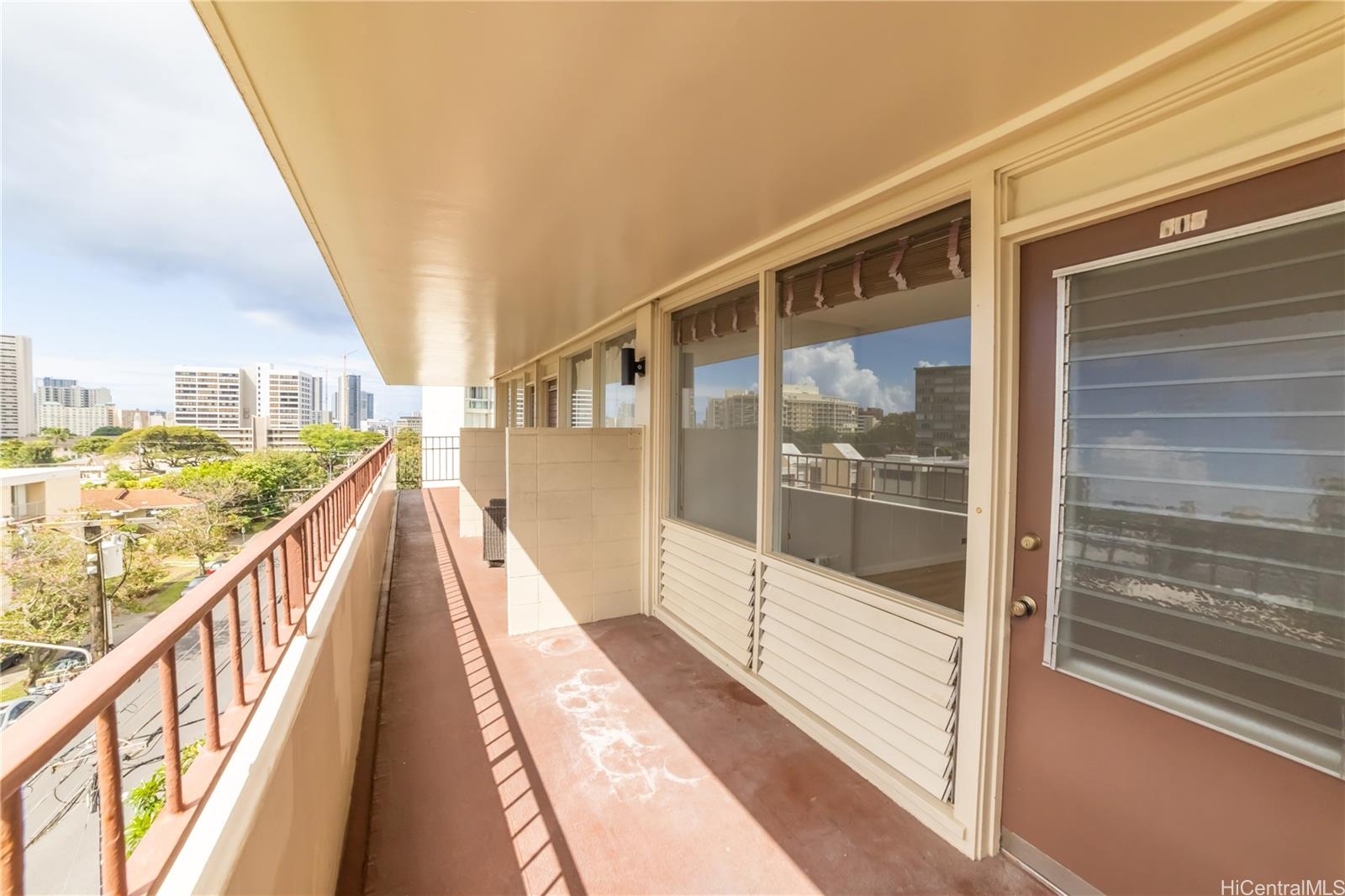 Punahou Hale/Oahuan Tower L condo # 605, Honolulu, Hawaii - photo 18 of 23