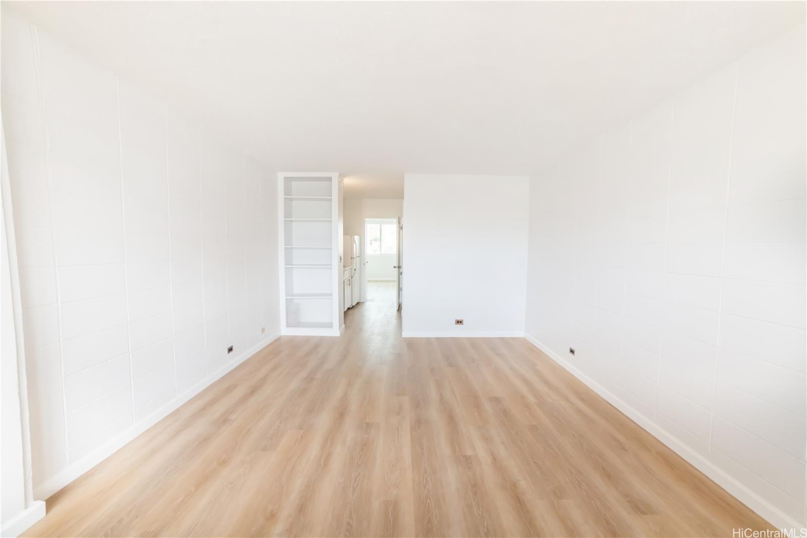 Punahou Hale/Oahuan Tower L condo # 605, Honolulu, Hawaii - photo 4 of 23