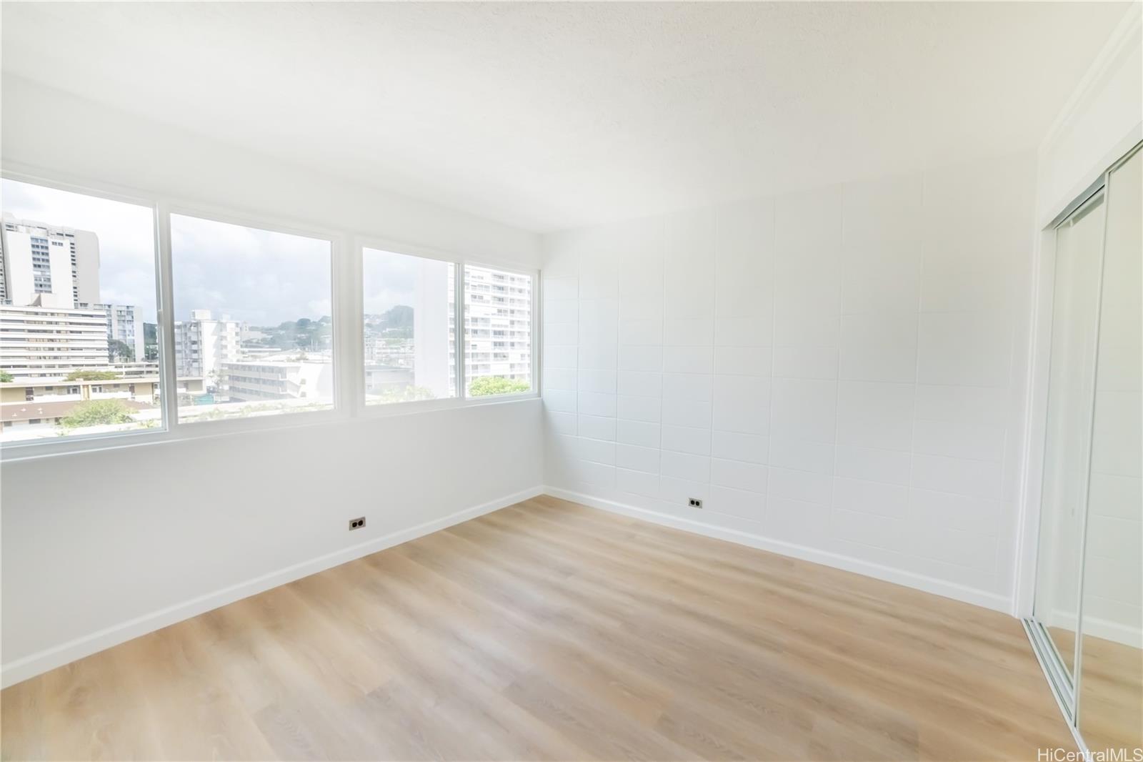 Punahou Hale/Oahuan Tower L condo # 605, Honolulu, Hawaii - photo 8 of 23