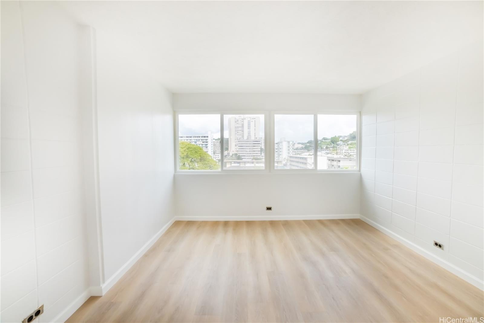 Punahou Hale/Oahuan Tower L condo # 605, Honolulu, Hawaii - photo 10 of 23