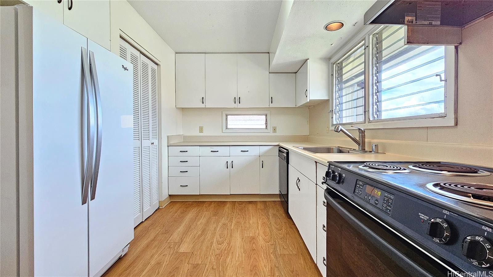 1714 Kumakani Loop Honolulu - Rental - photo 4 of 13