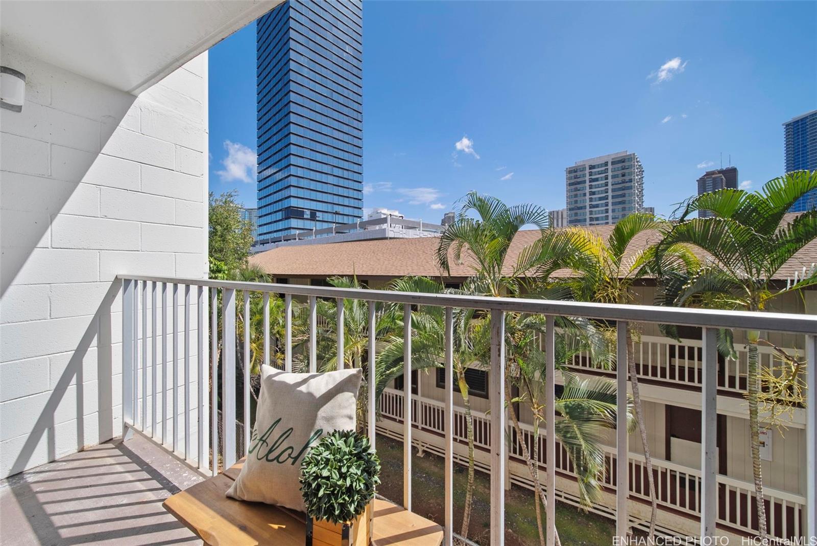 FERN GARDENS condo # 303, Honolulu, Hawaii - photo 4 of 12