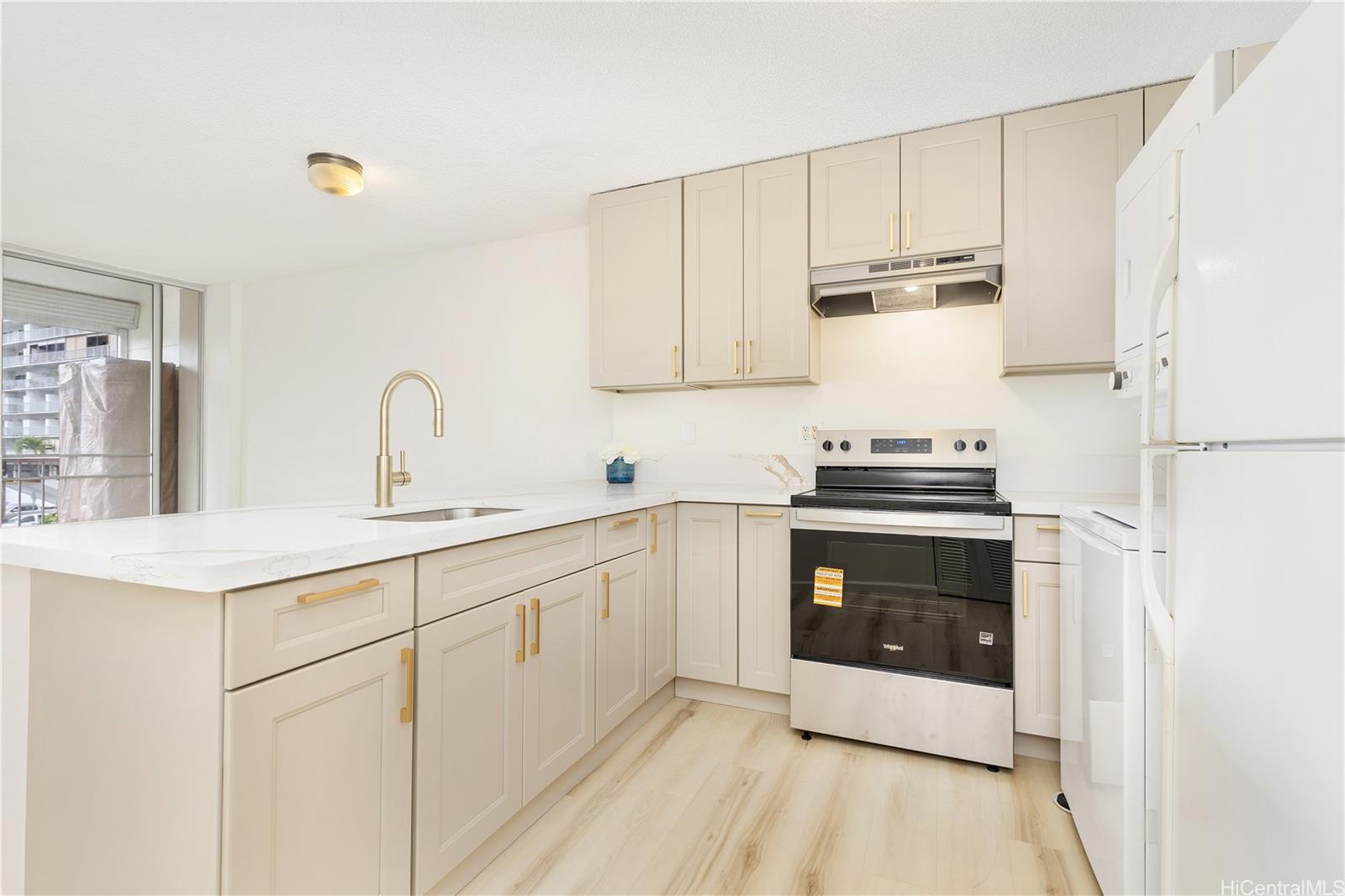 Mokulani Apts condo # 201, Honolulu, Hawaii - photo 4 of 15