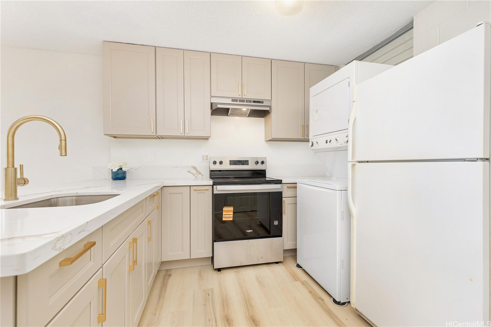 Mokulani Apts condo # 201, Honolulu, Hawaii - photo 5 of 15