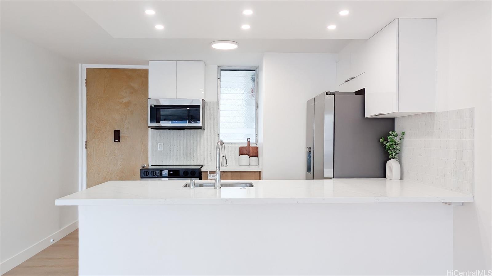 Mokulani Apts condo # 304, Honolulu, Hawaii - photo 4 of 21