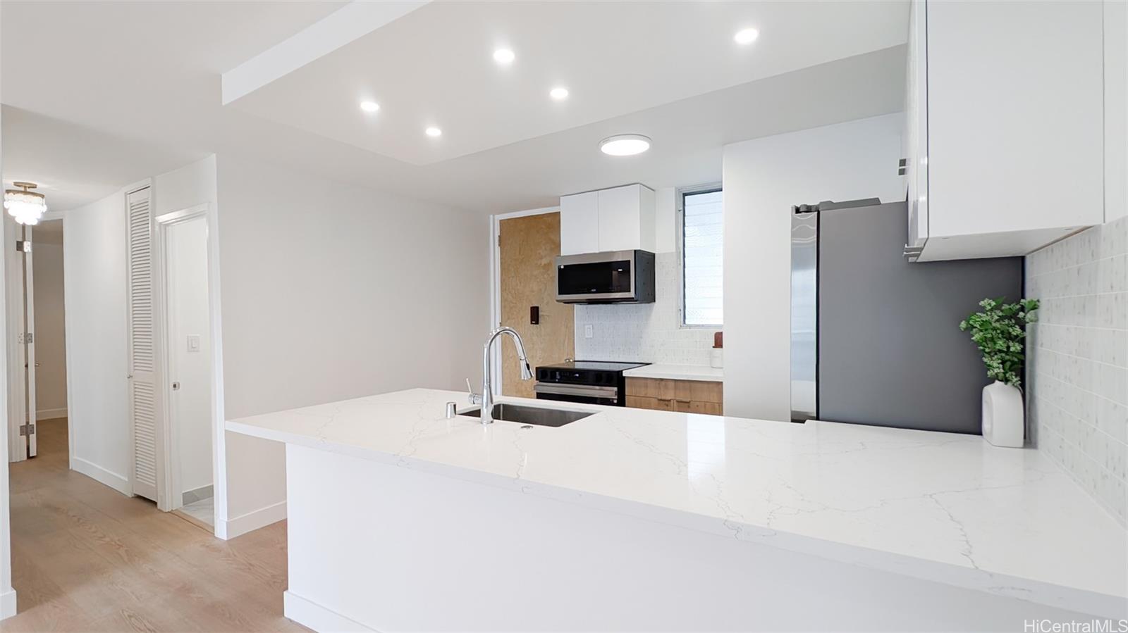 Mokulani Apts condo # 304, Honolulu, Hawaii - photo 5 of 21