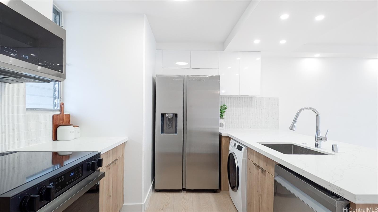 Mokulani Apts condo # 304, Honolulu, Hawaii - photo 8 of 21