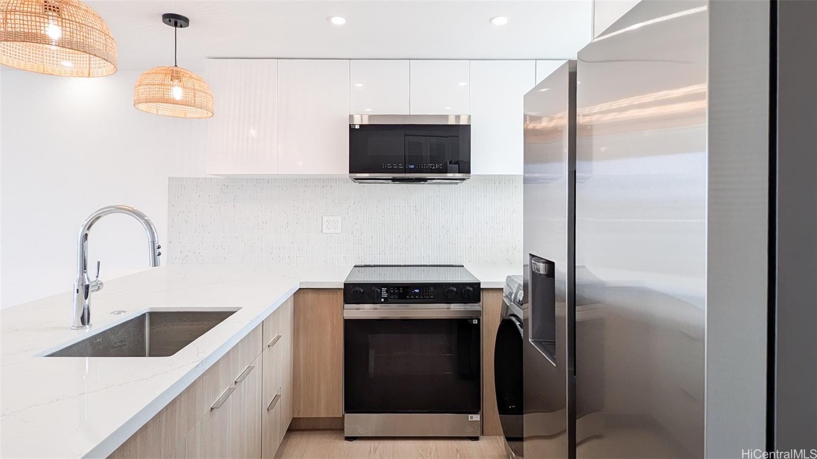 Mokulani Apts condo # 501, Honolulu, Hawaii - photo 2 of 25