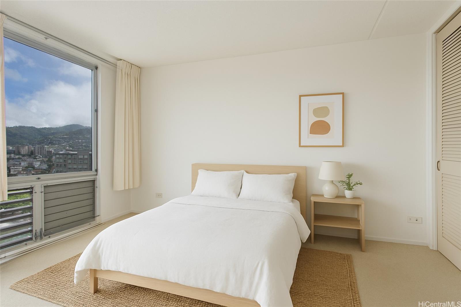 1717 Ala Wai condo # 1104, Honolulu, Hawaii - photo 4 of 12