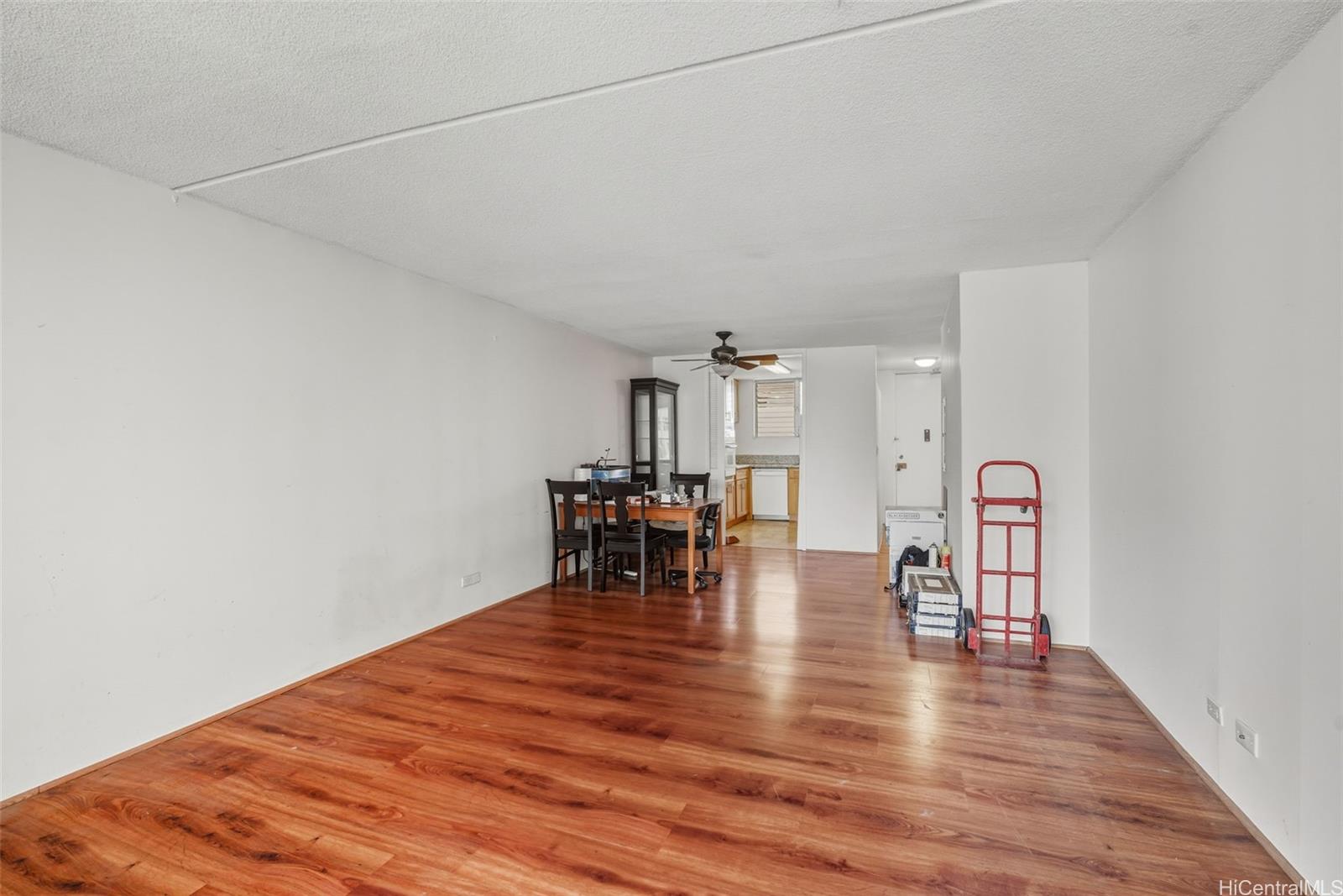 1717 Ala Wai condo # 1109, Honolulu, Hawaii - photo 4 of 25