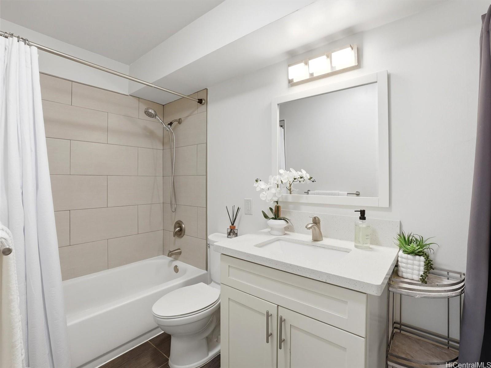 1717 Ala Wai condo # 1501, Honolulu, Hawaii - photo 11 of 25