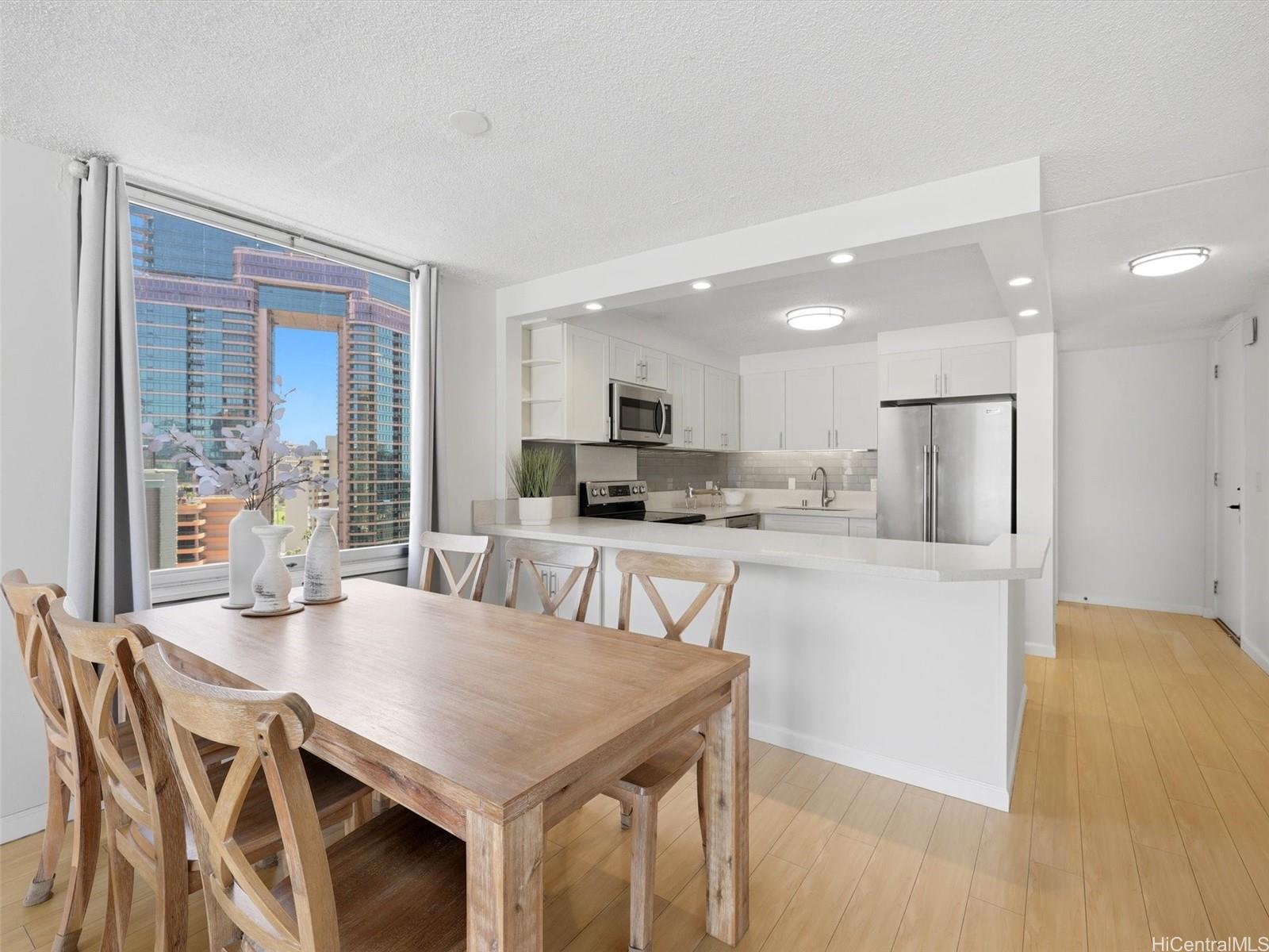 1717 Ala Wai condo # 1501, Honolulu, Hawaii - photo 3 of 25