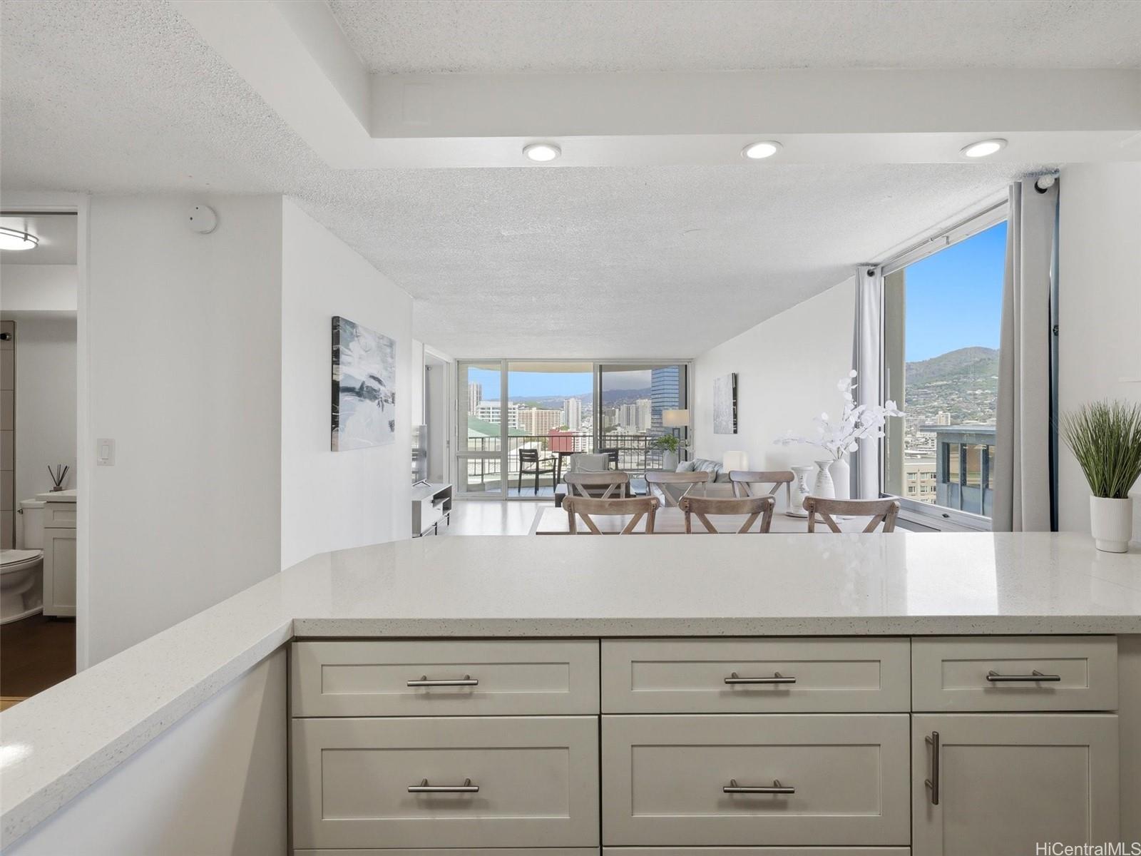 1717 Ala Wai condo # 1501, Honolulu, Hawaii - photo 4 of 25